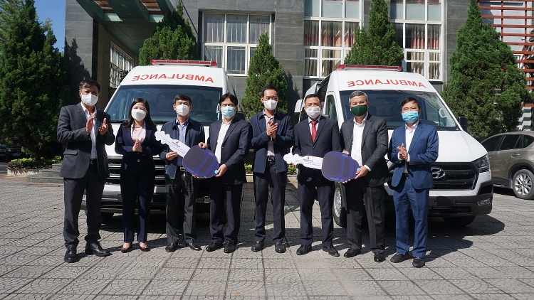 Petrovietnam trao tặng xe cứu thương phục vụ công tác phòng chống dịch Covid 19 tại Thanh Hóa