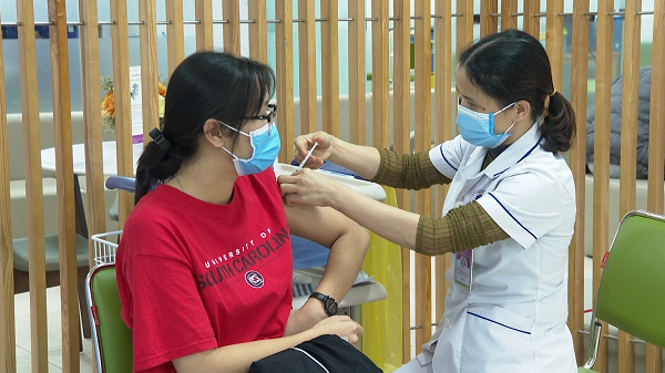 Hơn 1.000 học sinh ở Phú Thọ được tiêm vắc xin Covid-19