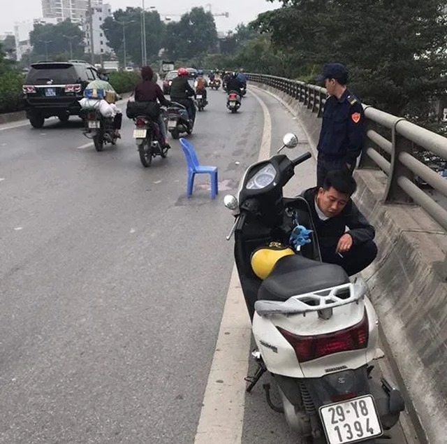Hà Nội: Tạm giữ lái xe bán tải gây tai nạn rồi bỏ chạy