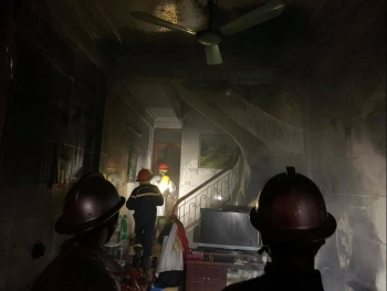 Hà Nội: Cháy nhà lúc nửa đêm, 6 người thoát nạn