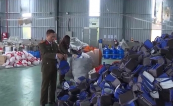 Thu giữ gần 45.000 túi giữ nhiệt nhập khẩu gắn mác "Made in Vietnam"