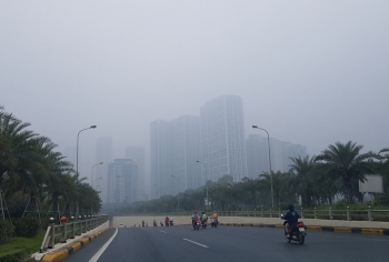 Chuyên gia lý giải về hiện tượng sương mù dày đặc ở Hà Nội