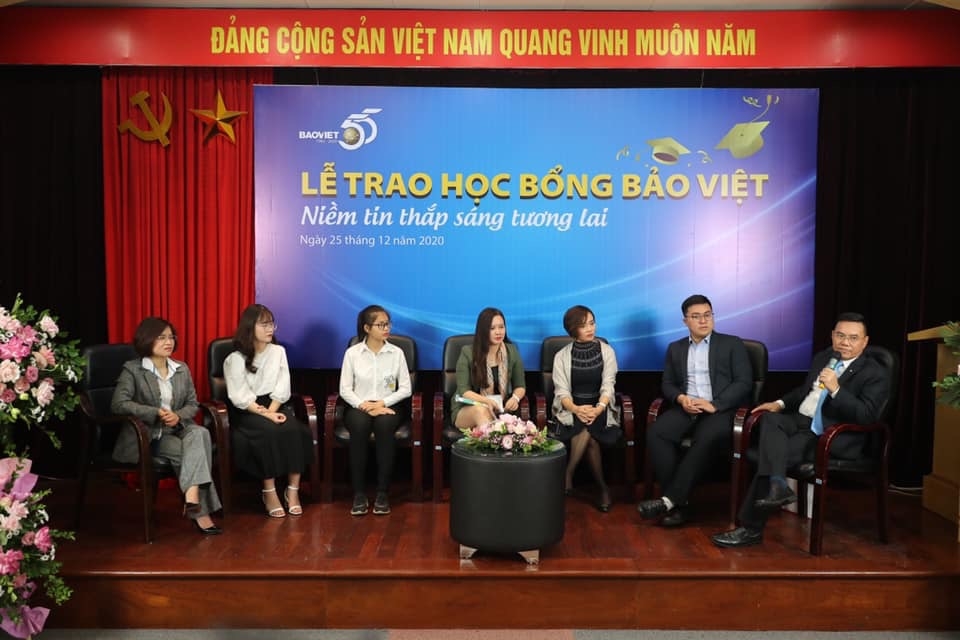 Học bổng “Bảo Việt - niềm tin thắp sáng tương lai”  đồng hành cùng sinh viên trường Đại học Kinh tế Quốc dân