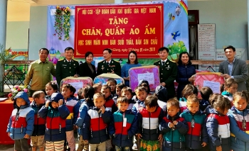 Hội CCB Tập đoàn mang "Đông ấm" đến với học sinh vùng cao tỉnh Lai Châu