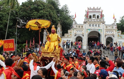 ha noi cong bo duong day nong xu ly thong tin ve le hoi