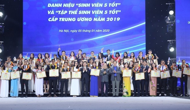 tuyen duong sinh vien 5 tot va trao giai thuong sao thang gieng nam 2019