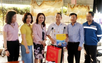 CĐ DKVN thăm hỏi, tặng quà các gia đình chính sách tỉnh Thanh Hóa