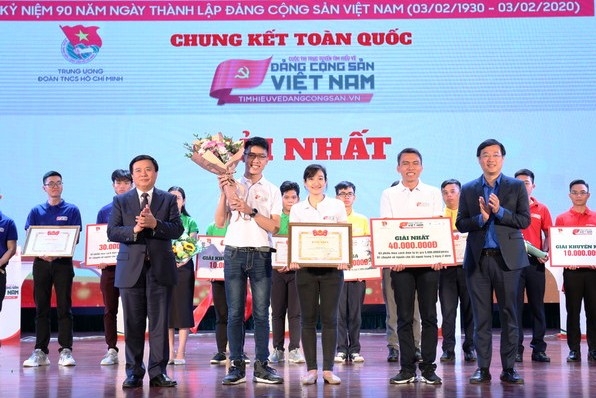 doi tinh nguyen tre gianh giai nhat cuoc thi tim hieu ve dang cong san viet nam