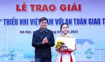 Học sinh lớp 7 giành giải đặc biệt vẽ tranh "Thiếu nhi Việt Nam với an toàn giao thông"