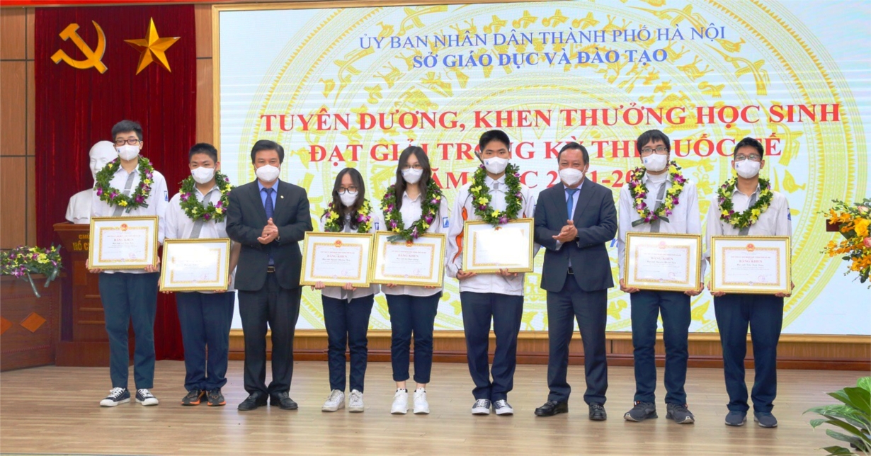 Hà Nội tuyên dương học sinh đoạt giải quốc tế năm học 2021-2022