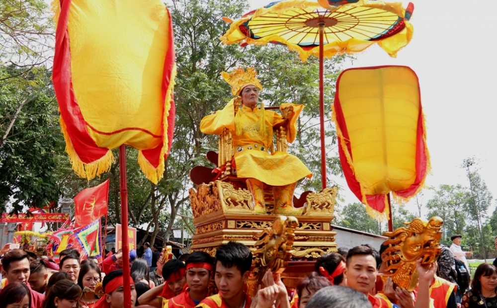 Tưng bừng lễ rước “vua sống” độc nhất Thủ đô