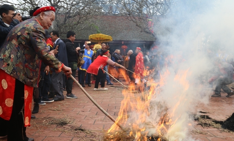 Ngày hội kéo lửa thổi cơm thi làng Thị Cấm