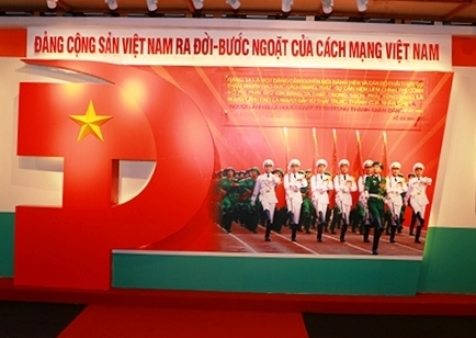 Trưng bày hơn 300 tư liệu quý về Đảng Cộng sản Việt Nam