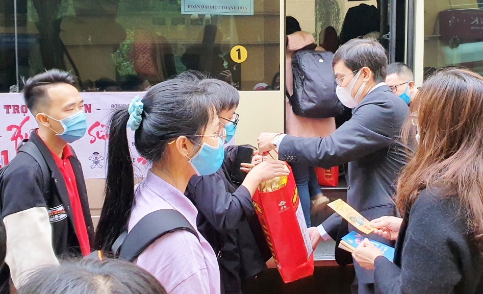 Hỗ trợ 5.000 vé xe cho sinh viên khó khăn về quê đón Tết