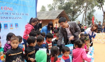Tuổi trẻ PVN trao quà cho học sinh vùng cao Hà Giang