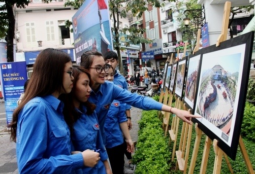 trien lam anh tuoi tre vi bien dao que huong