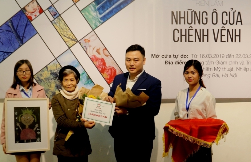 “Những ô cửa chênh vênh”: Niềm hy vọng khởi sinh từ những khiếm khuyết