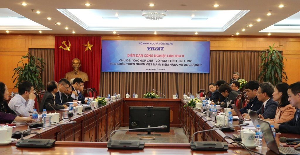 Nhà khoa học - doanh nghiệp “bắt tay” khai thác nguồn thảo dược thiên nhiên Việt Nam