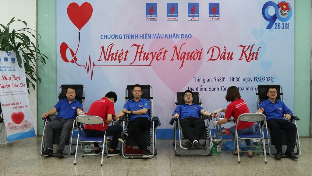 Đoàn viên thanh niên các đơn vị PV Power, PVChem, VPI, PVEP tham gia hiến máu tình nguyện