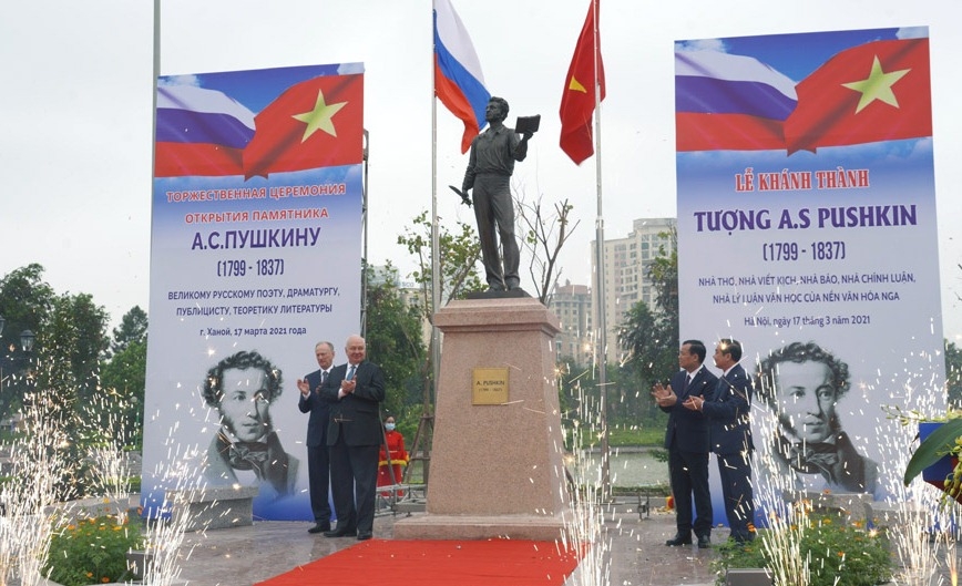 Khánh thành tượng đài Đại thi hào A.S.Pushkin tại Hà Nội