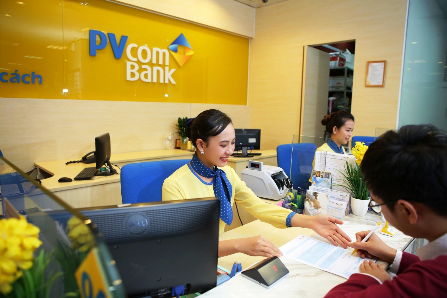 PVcomBank  - Tạo niềm tin và vượt khó nhờ những giá trị cốt lõi