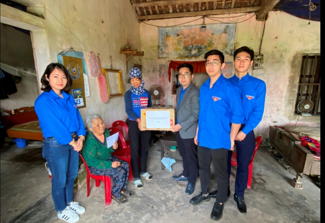 Đoàn Thanh niên PVNDB thăm, tặng quà các gia đình có hoàn cảnh khó khăn tỉnh Thái Bình