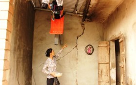 Hà Nội: Nhà sụt lún, tường đổ vì khoan giếng