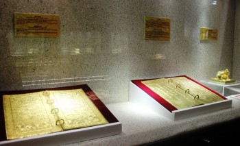 Chiêm ngưỡng bộ sưu tập sách vàng ròng triều Nguyễn