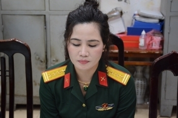 Hà Nội: Bắt đối tượng nữ giả danh đại tá quân đội
