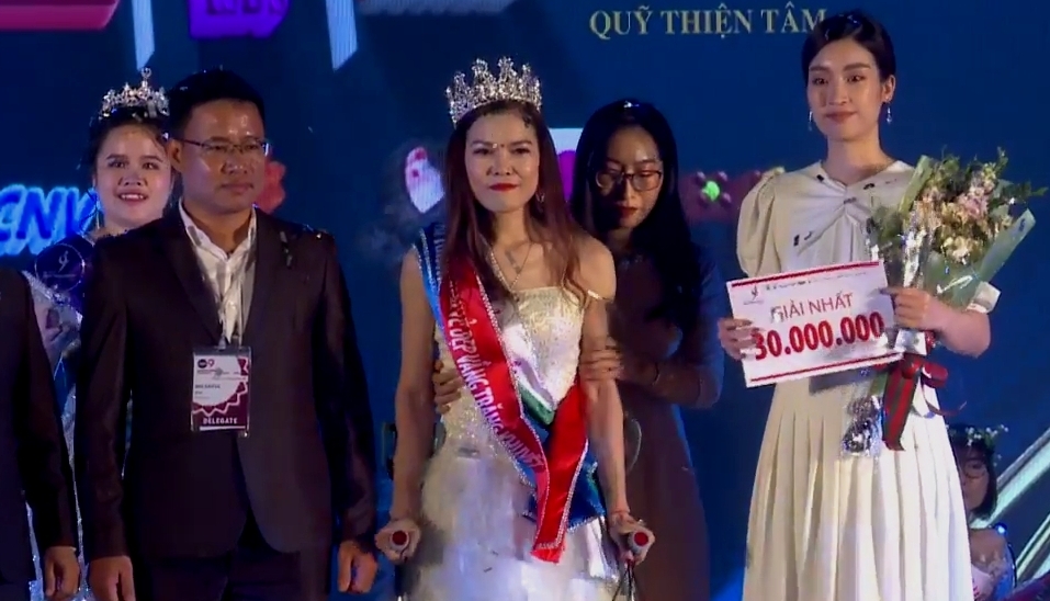 Bế Thị Băng giành 3 giải cuộc thi “Vẻ đẹp vầng trăng khuyết 2019”