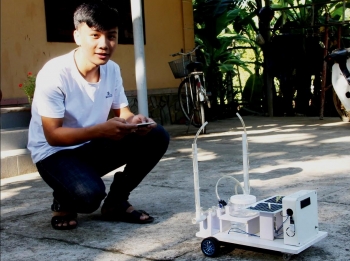 Robot phun thuốc trừ sâu ứng dụng công nghệ IoT