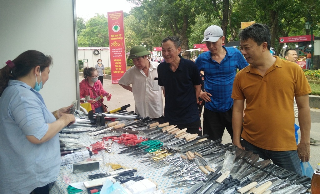 Hơn 100 gian hàng tham gia Tuần hàng Việt tại công viên Thống Nhất