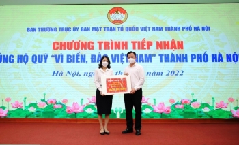 Tiếp nhận ủng hộ 100 triệu đồng Quỹ "Vì biển, đảo Việt Nam"