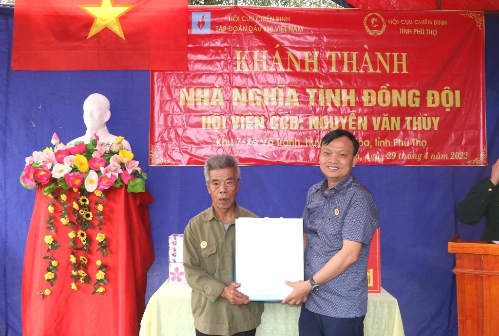 Hội CCB Tập đoàn trao nhà “Nghĩa tình đồng đội” tại Hạ Hòa, Phú Thọ