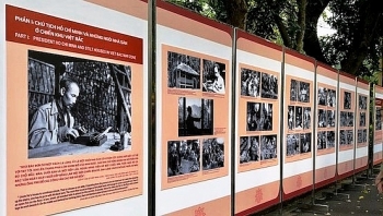 Trưng bày tư liệu quý “60 năm Nhà sàn Bác Hồ trong Khu Phủ Chủ tịch”