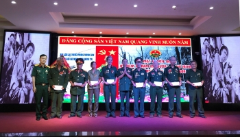 Hội CCB Tập đoàn thăm và tặng quà Bộ đội Trường Sơn tỉnh Quảng Trị