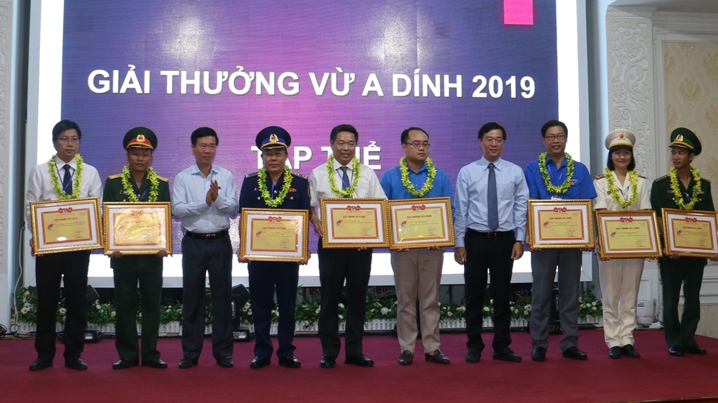 giai thuong vu a dinh dau an 10 nam khat vong vuon len va cong hien