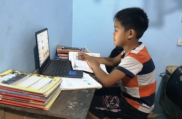 Học sinh Vĩnh Phúc làm bài kiểm tra học kỳ II bằng hình thức trực tuyến