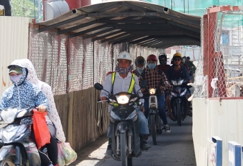 'Hầm chui bằng sắt' dành cho xe máy ở Thủ đô
