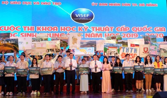 Hơn 250 học sinh trung học tranh tài nghiên cứu khoa học