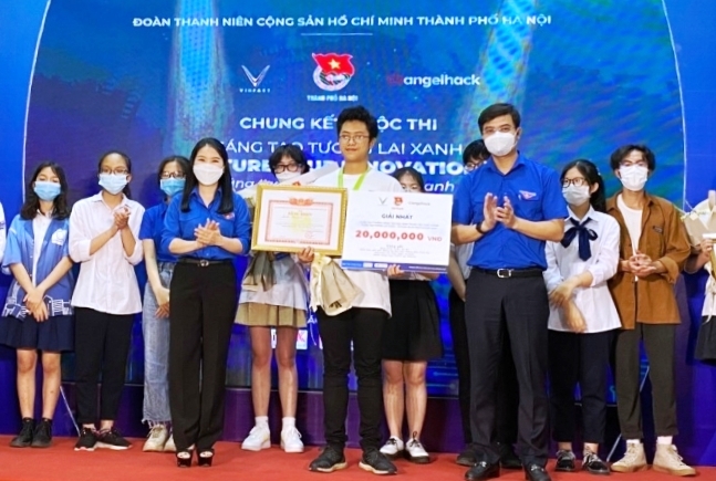 Học sinh trường THPT chuyên Hà Nội - Amsterdam giành giải Nhất cuộc thi “Sáng tạo tương lai xanh”