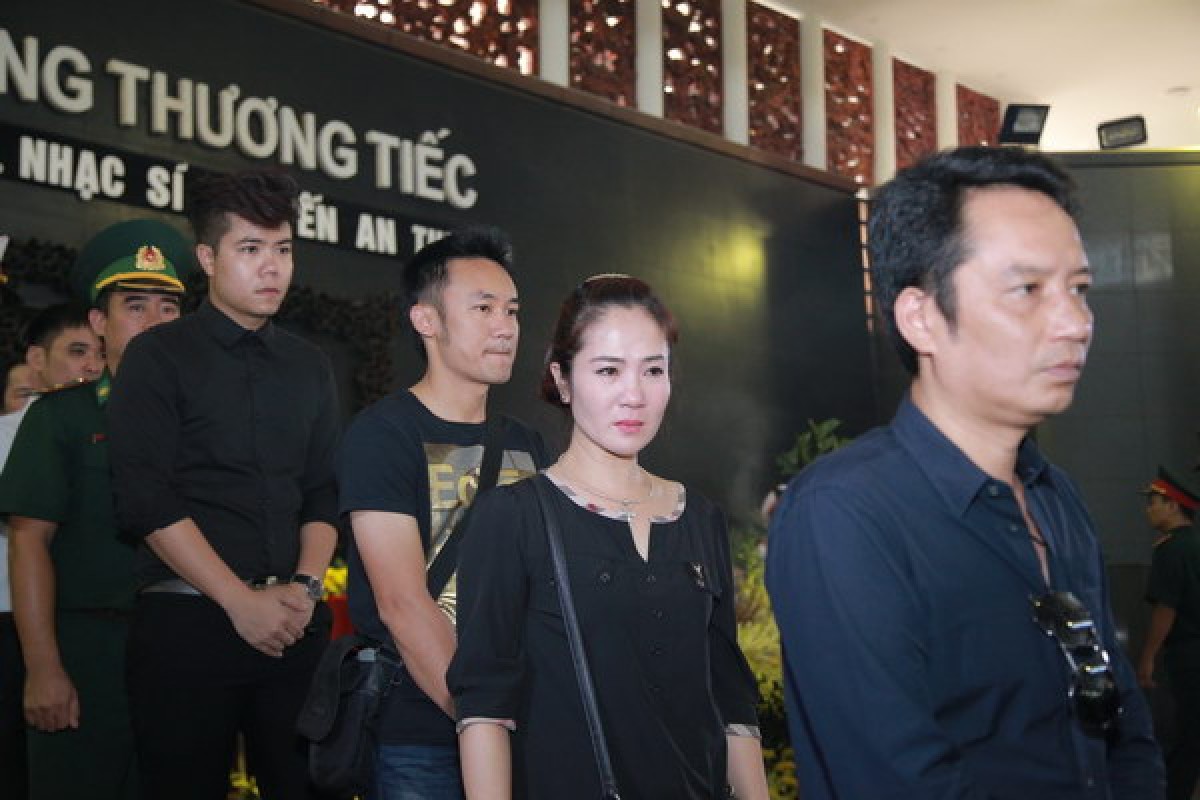 Nghệ sĩ Việt nghẹn ngào tiễn đưa nhạc sĩ An Thuyên