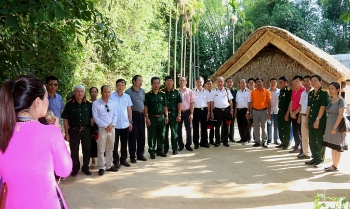 Hội CCB Tập đoàn về thăm quê hương Bác Hồ