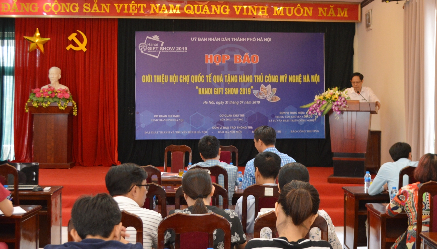 gan 650 gian hang thu cong my nghe trung bay tai hanoi gift show 2019