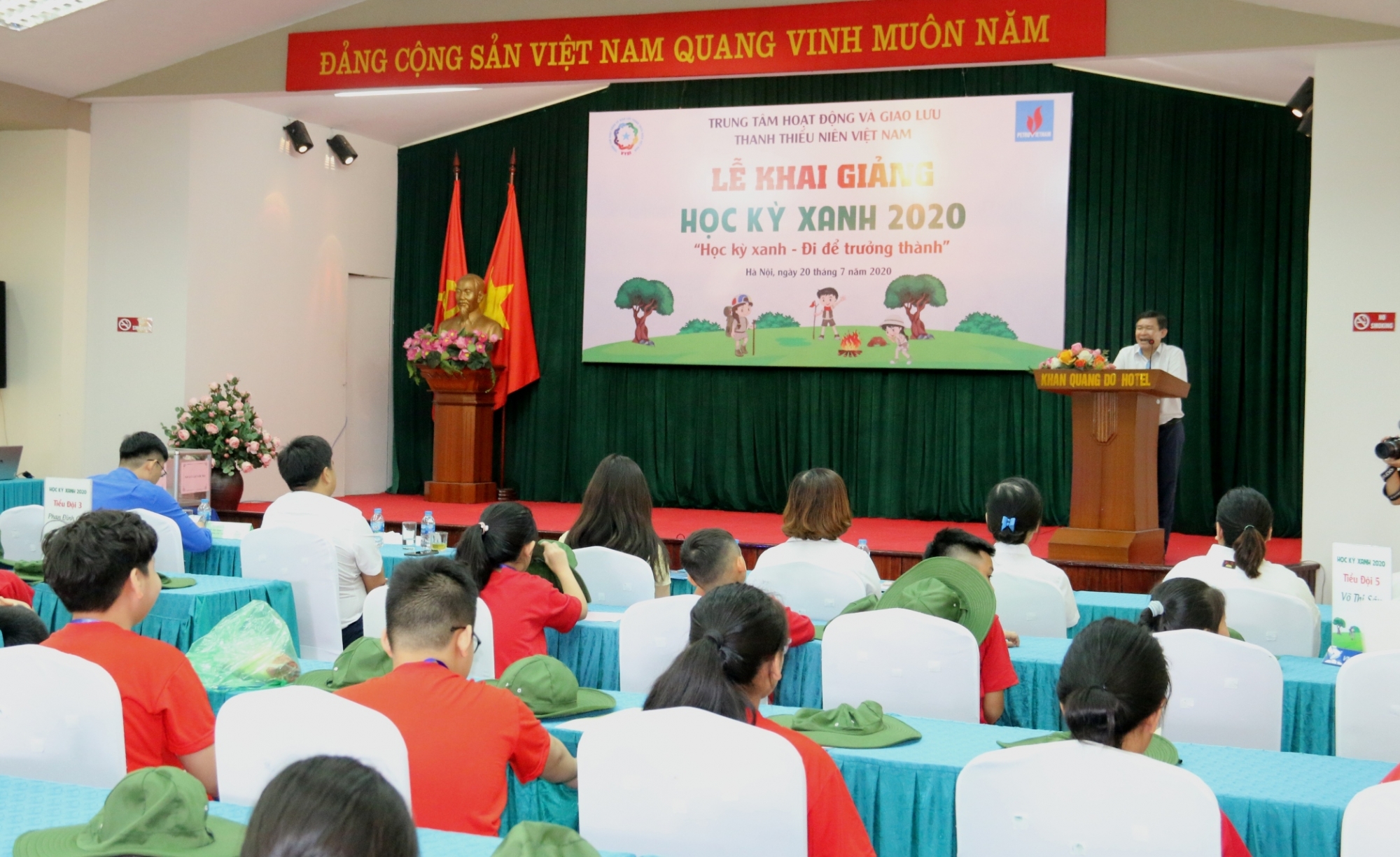 doan thanh nien co quan tap doan to chuc le khai giang hoc ky xanh 2020