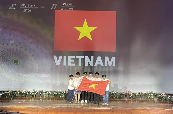 Đội Việt Nam đoạt 3 huy chương Vàng tại Olympic Vật lí quốc tế 2022