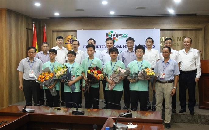 Đội Việt Nam đoạt 3 huy chương Vàng tại Olympic Vật lí quốc tế 2022