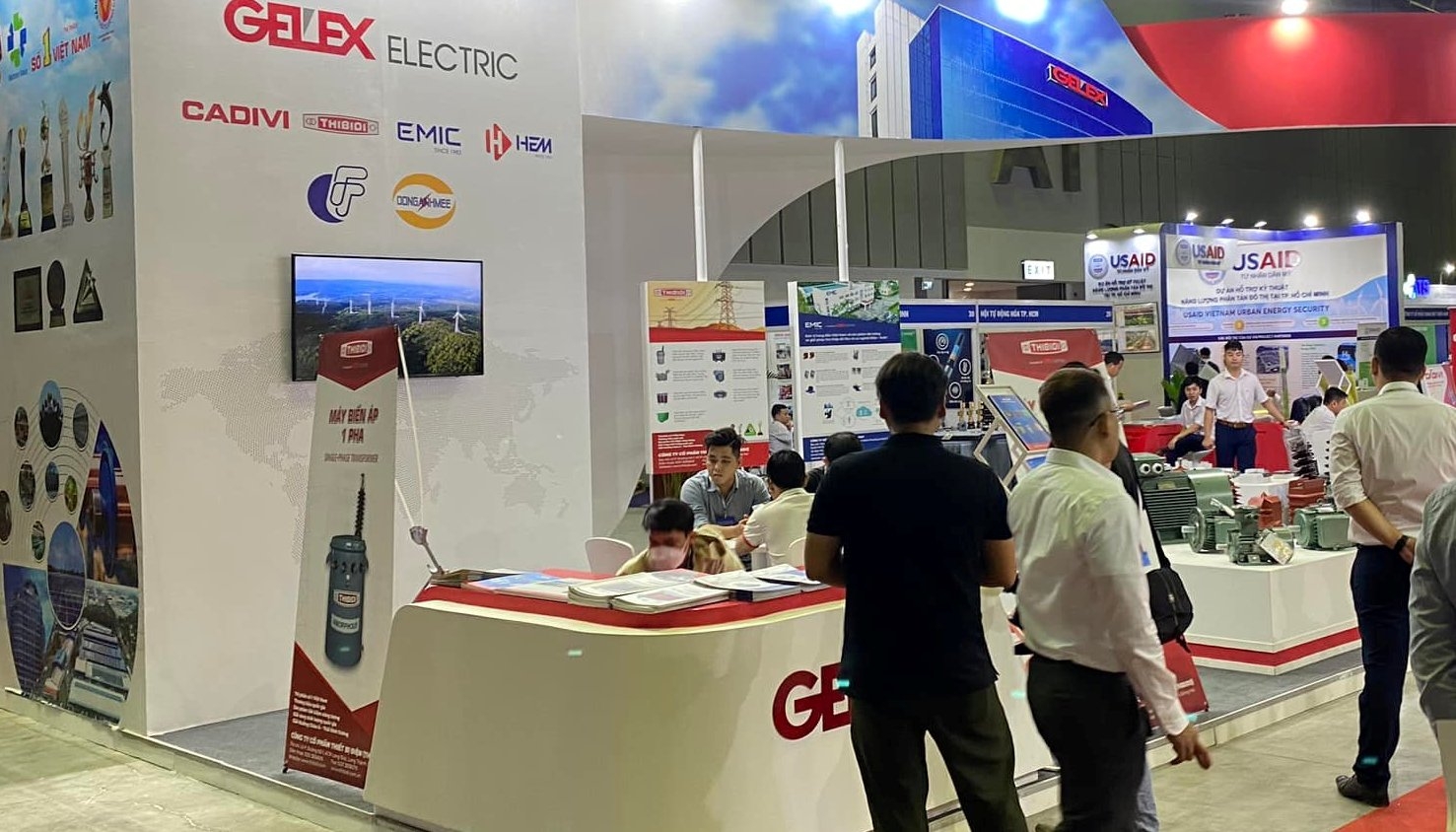 Trưng bày thiết bị, công nghệ điện và năng lượng xanh tại Vietnam ETE & Enertec Expo 2022