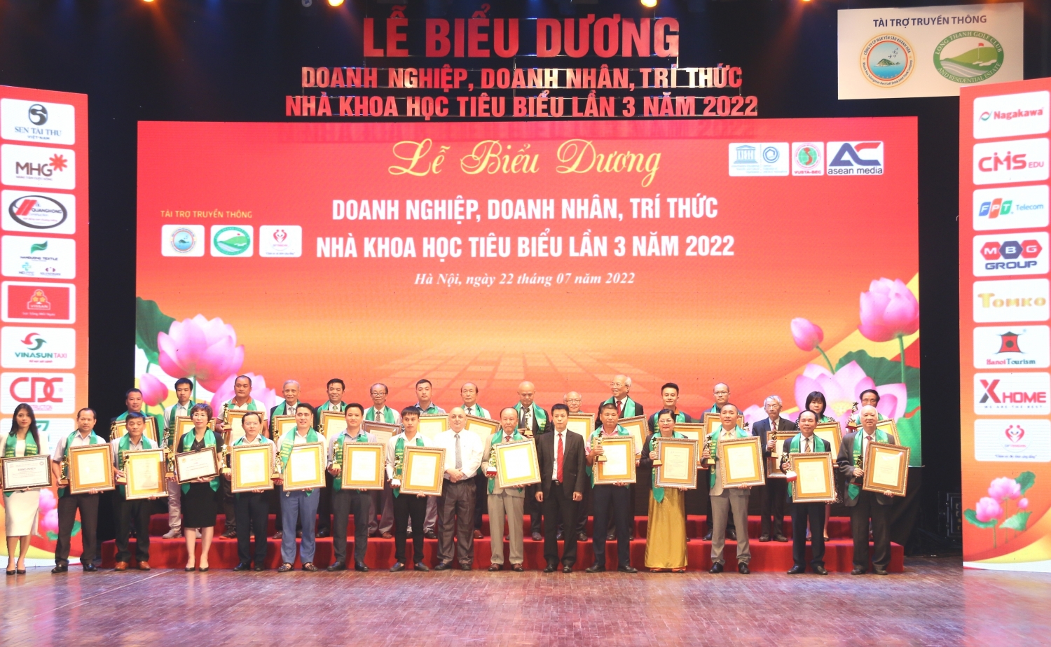Tiến sĩ Nguyễn Quốc Thập – Chủ tịch Hội DKVN nhận vinh danh Trí thức, Nhà khoa học tiêu biểu năm 2022 của Liên hiệp các Hội UNESCO Việt Nam