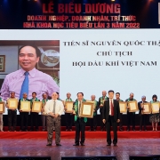 Tiến sĩ Nguyễn Quốc Thập – Chủ tịch Hội DKVN nhận vinh danh Trí thức, Nhà khoa học tiêu biểu năm 2022 của Liên hiệp các Hội UNESCO Việt Nam
